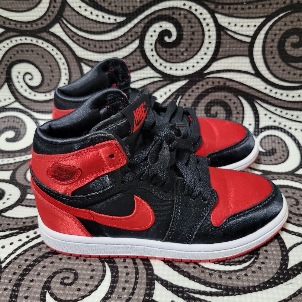 Jordan 1 High "Satin"